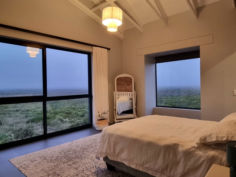 5 Bedroom Property for Sale in Pearl Bay Western Cape